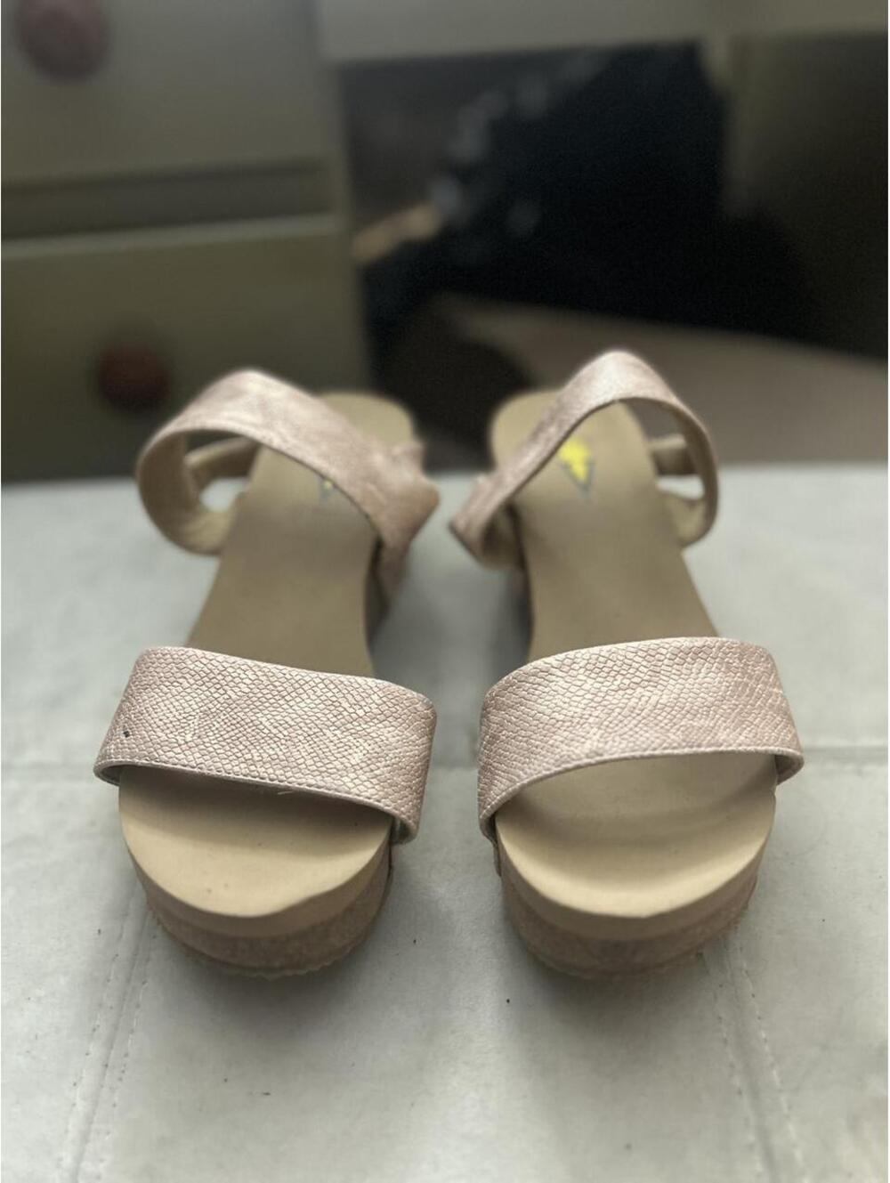 Brand new Volatile Pink snake print platform sandals size 8